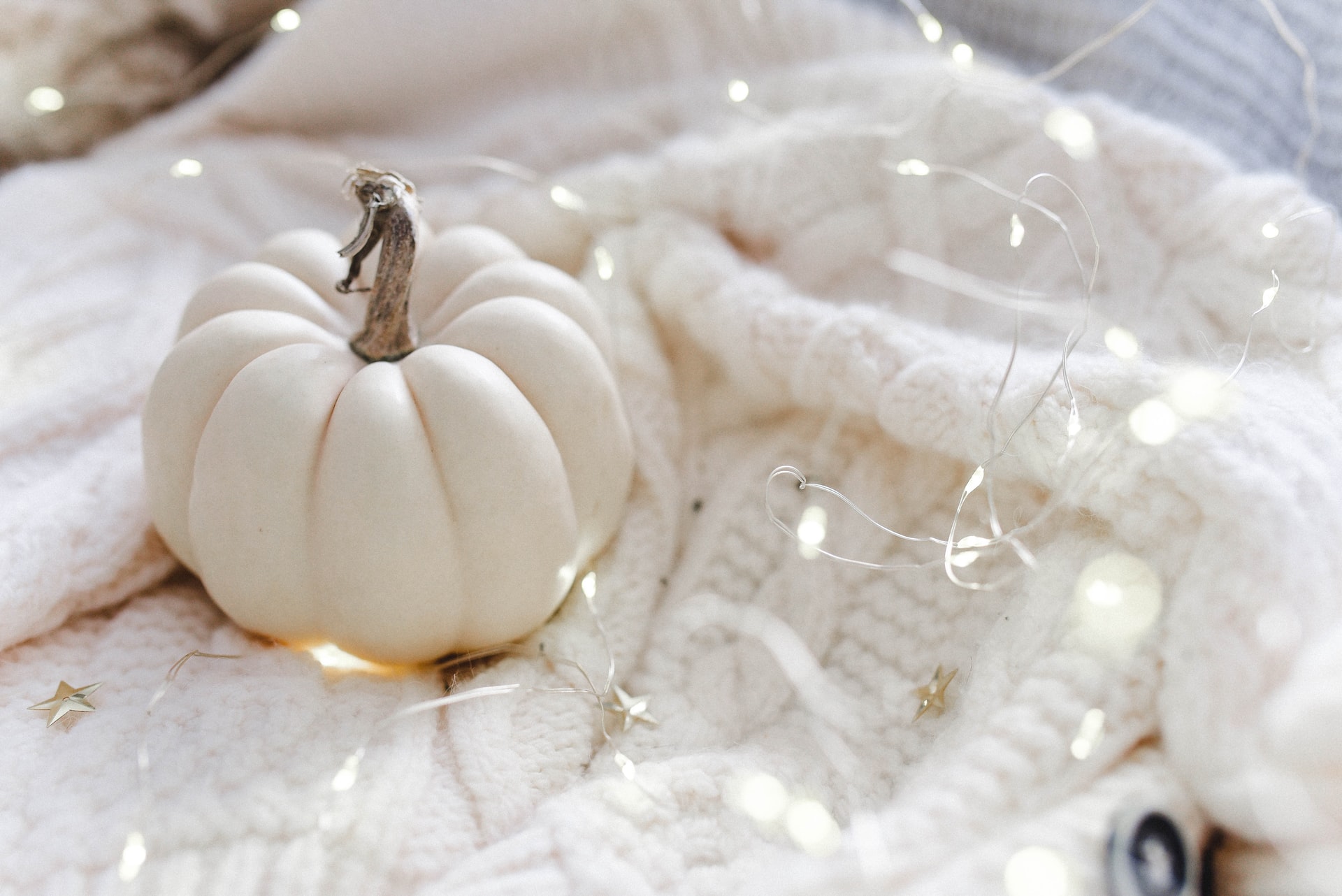 How to Make Your Apartment Extra Cozy for Fall